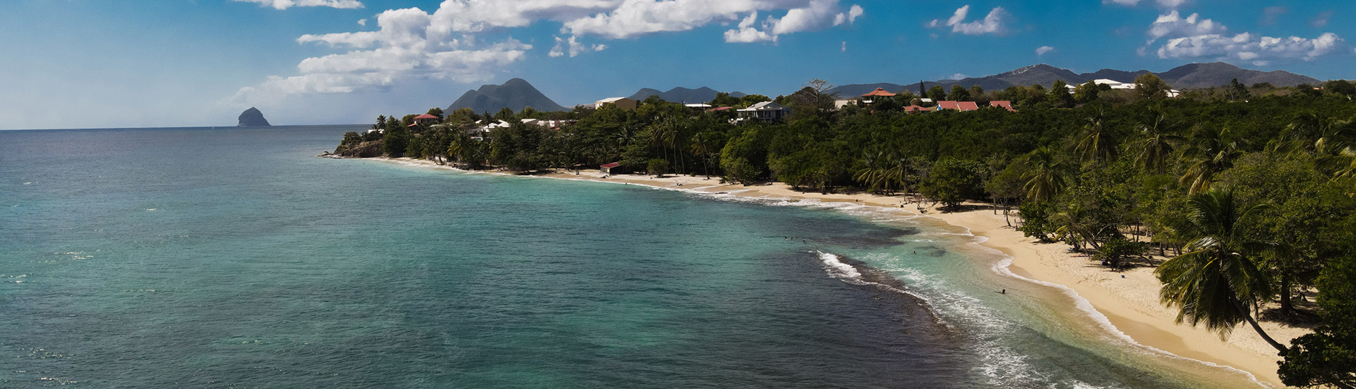 Plage sable noir martinique