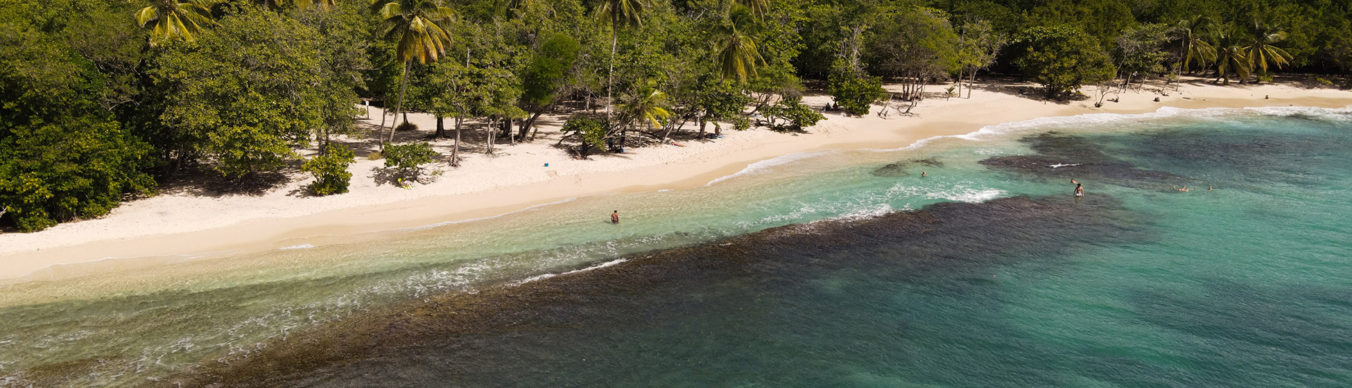 Plage sable noir martinique