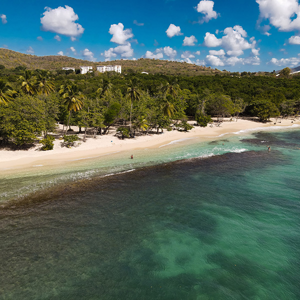 Plage sable noir martinique