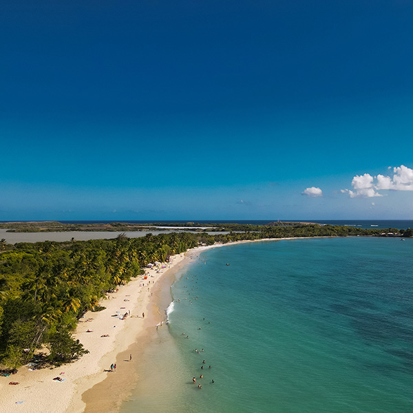 Plage sable noir martinique